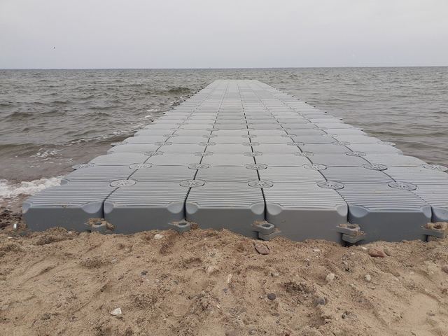 Morze — plaża publiczna — WATERFUN